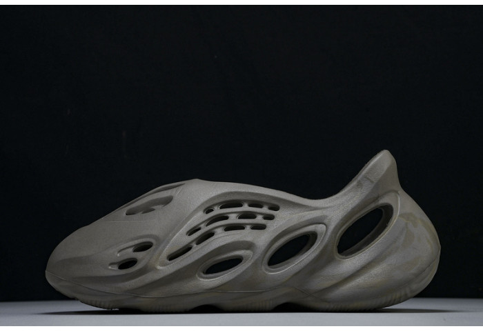 yee**zy foam rnnr stone sage   gx4472