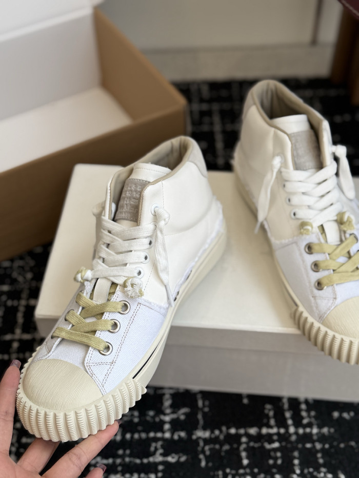 Ma*iso*n Mar*giela MNMA-0215