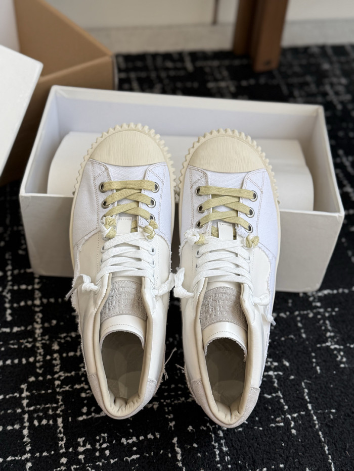 Ma*iso*n Mar*giela MNMA-0215