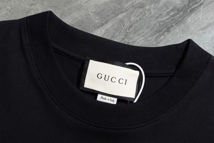 G*UCCI CLOTHES GICS-028
