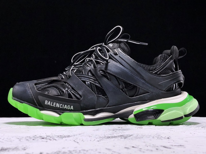Ba*len*cia*ga track trainer