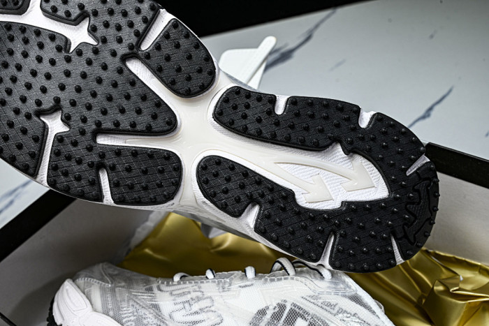 C/O​ SNEAKERS CO-053