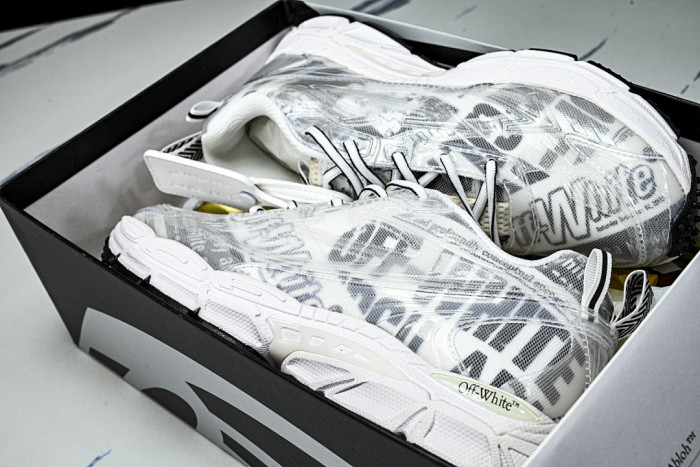 C/O​ SNEAKERS CO-053