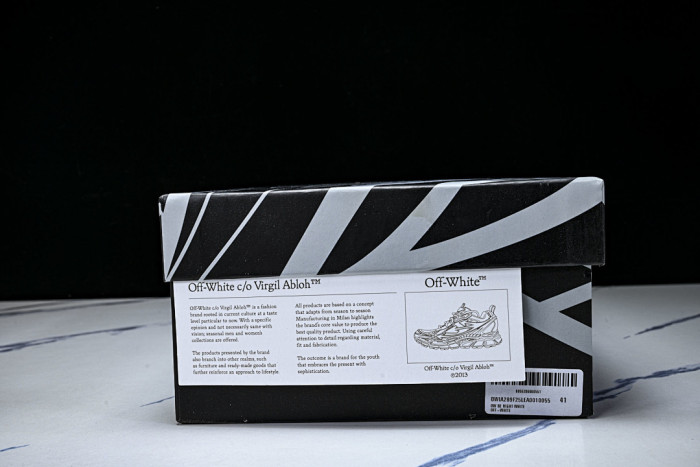 C/O​ SNEAKERS CO-053