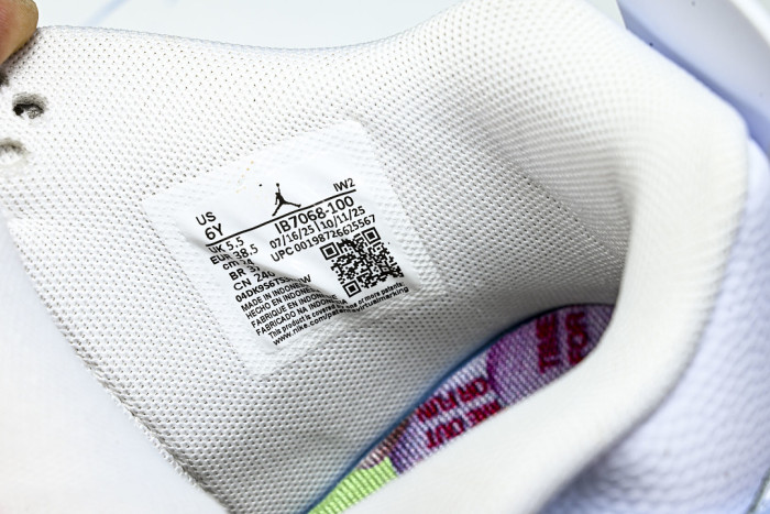 Air Jordan 4 IB7068-100
