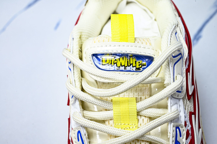 C/O​ SNEAKERS CO-055