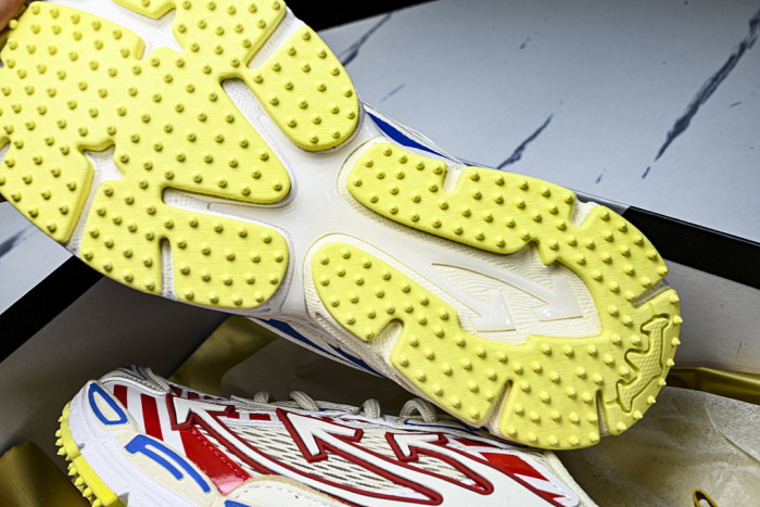 C/O​ SNEAKERS CO-055