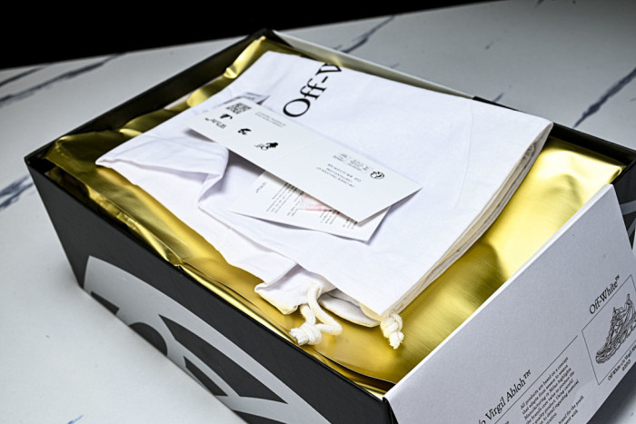 C/O​ SNEAKERS CO-055