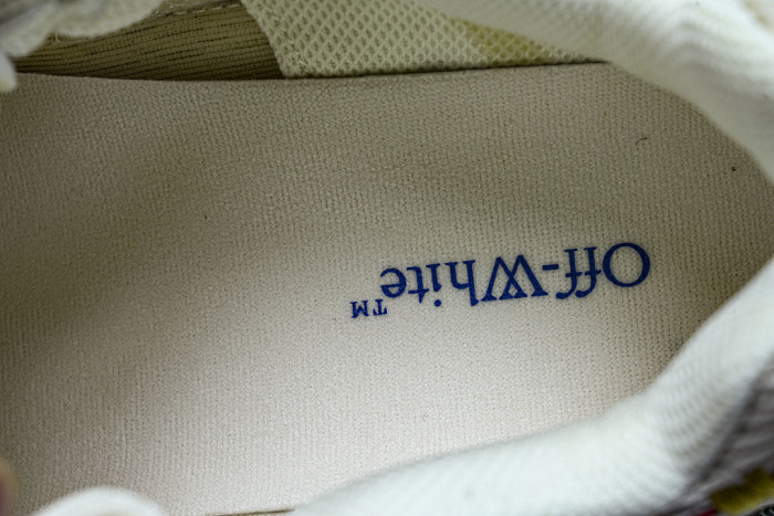 C/O​ SNEAKERS CO-055