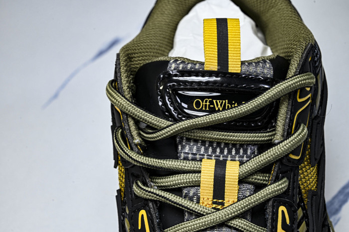 C/O​ SNEAKERS CO-054