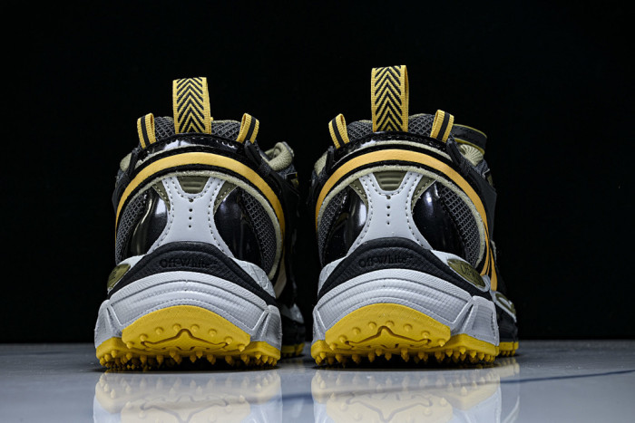 C/O​ SNEAKERS CO-054