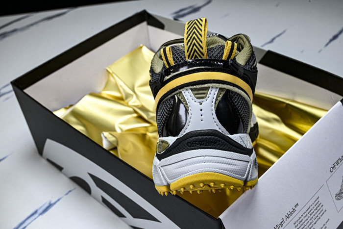 C/O​ SNEAKERS CO-054