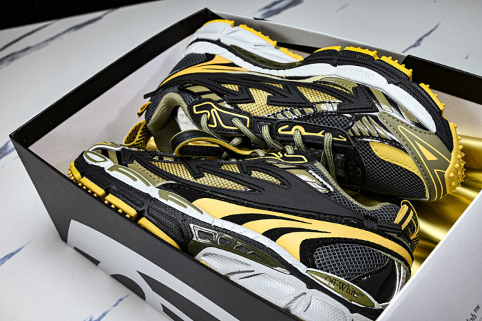 C/O​ SNEAKERS CO-054