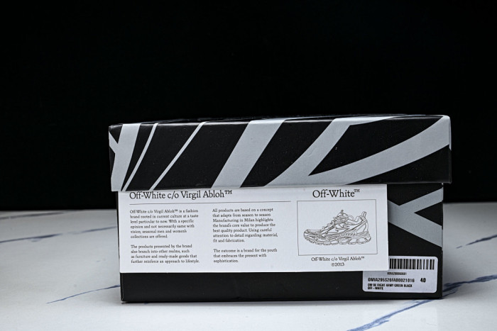 C/O​ SNEAKERS CO-054