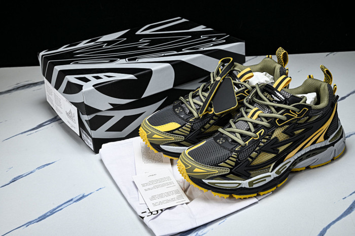 C/O​ SNEAKERS CO-054