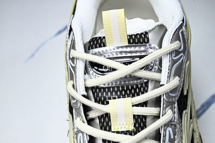 C/O​ SNEAKERS CO-052
