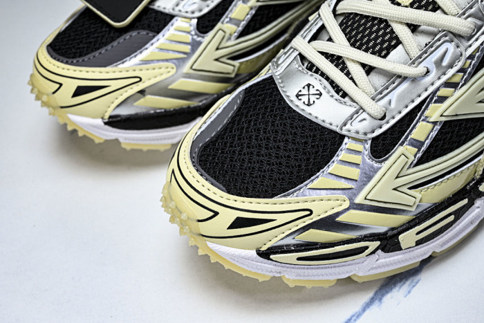 C/O​ SNEAKERS CO-052