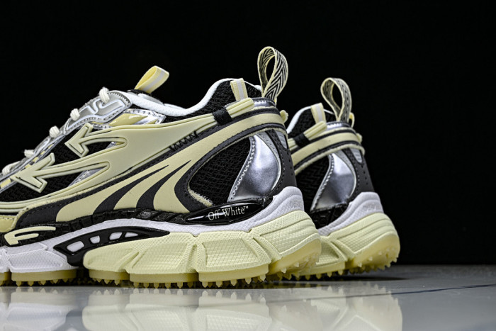 C/O​ SNEAKERS CO-052
