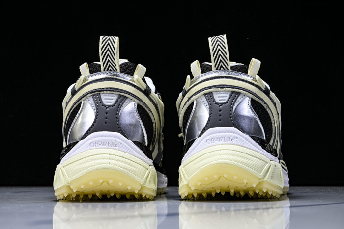C/O​ SNEAKERS CO-052