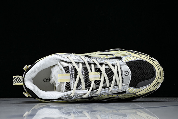C/O​ SNEAKERS CO-052