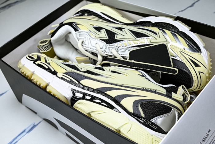 C/O​ SNEAKERS CO-052