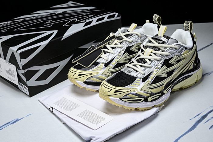 C/O​ SNEAKERS CO-052