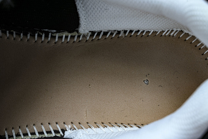 C/O​ SNEAKERS CO-052