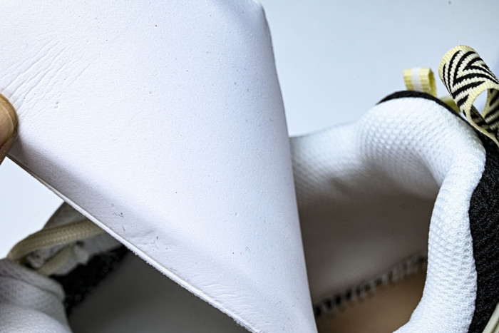 C/O​ SNEAKERS CO-052