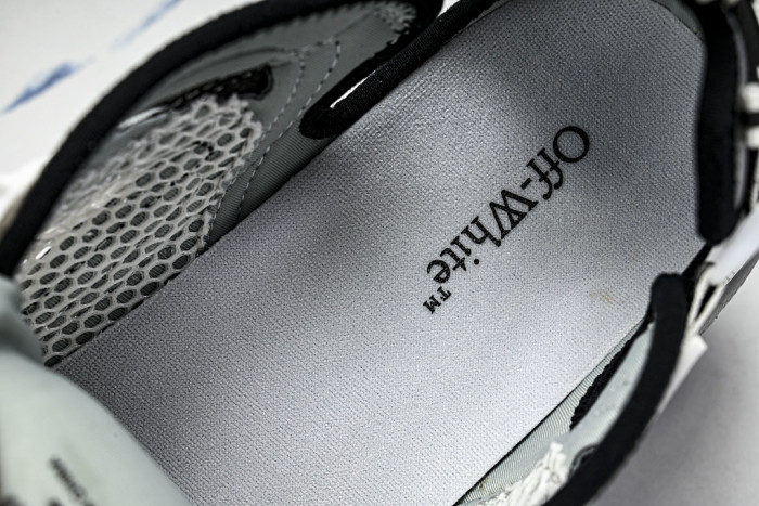 C/O​ SNEAKERS CO-066