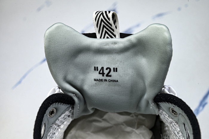 C/O​ SNEAKERS CO-066