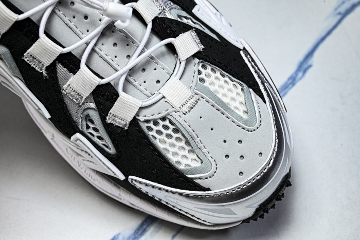 C/O​ SNEAKERS CO-066