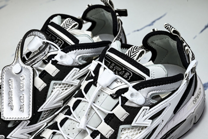 C/O​ SNEAKERS CO-066