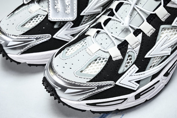C/O​ SNEAKERS CO-066