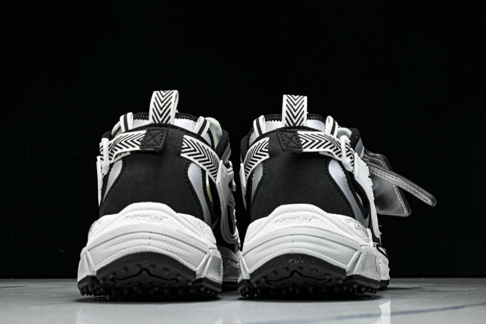C/O​ SNEAKERS CO-066