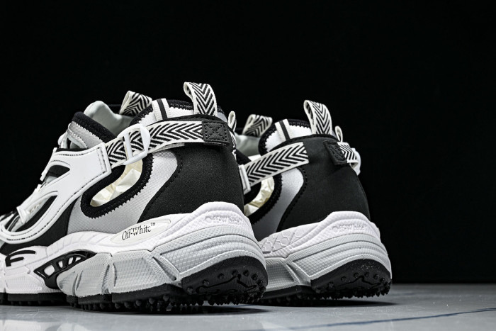 C/O​ SNEAKERS CO-066