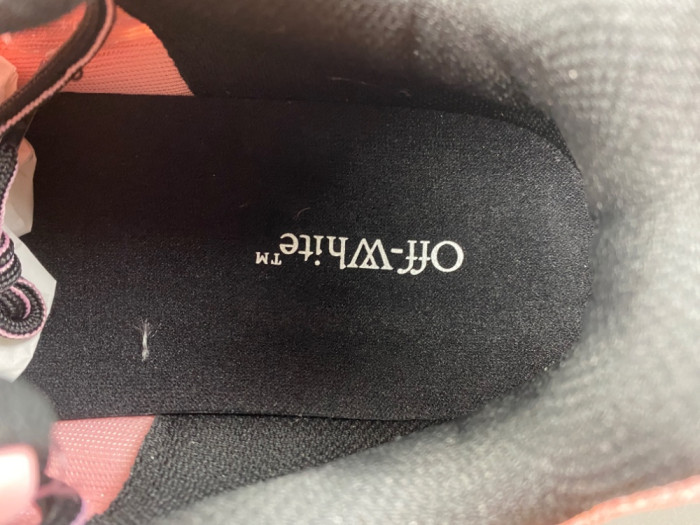 C/O​ SNEAKERS CO-075