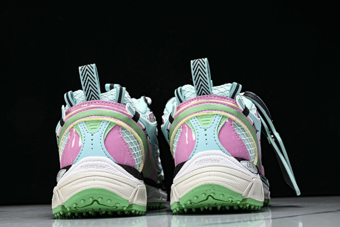 C/O​ SNEAKERS CO-070