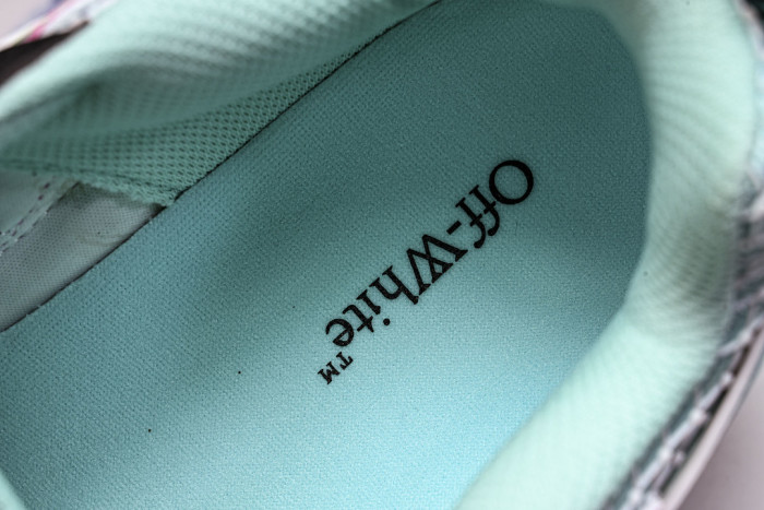 C/O​ SNEAKERS CO-070
