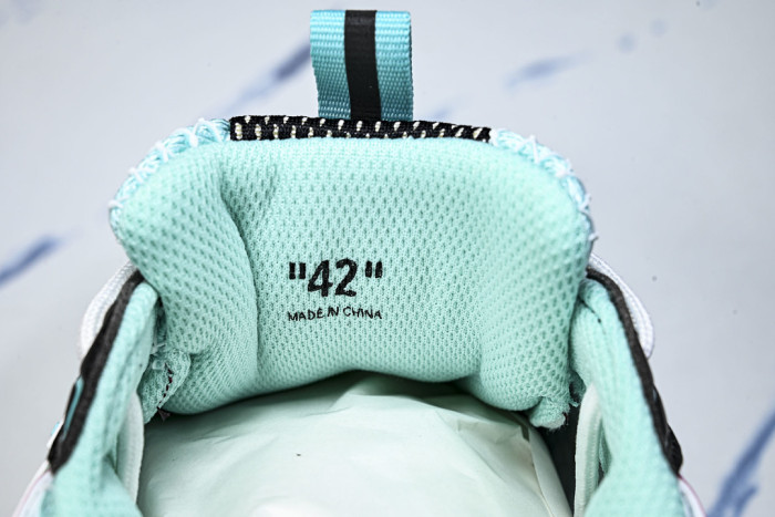 C/O​ SNEAKERS CO-070