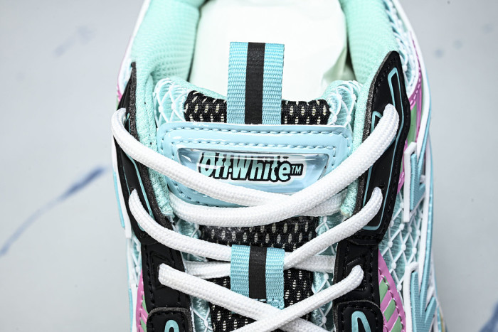 C/O​ SNEAKERS CO-070