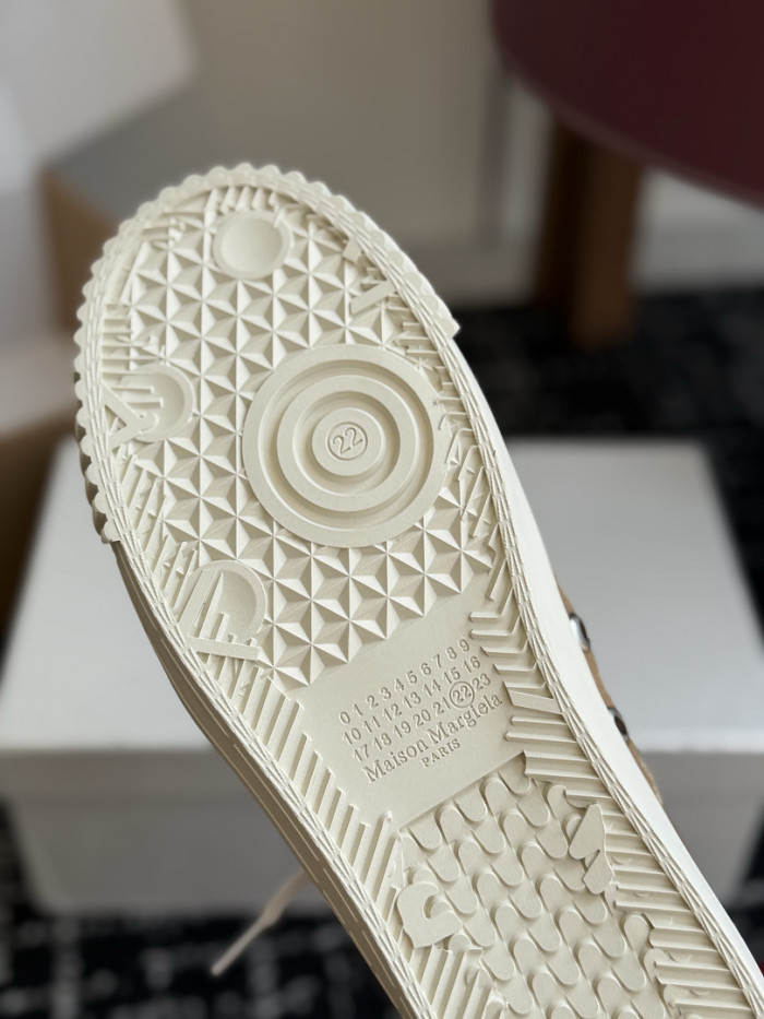 Ma*iso*n Mar*giela MNMA-0214