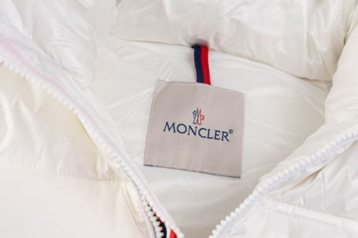 M0NCLER J-053