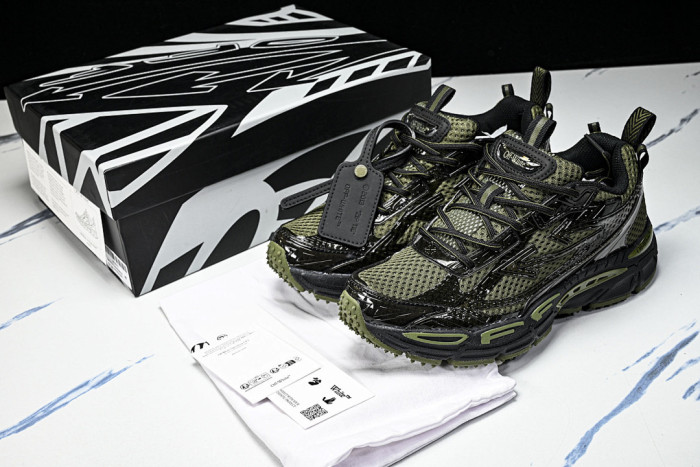 C/O​ SNEAKERS CO-048