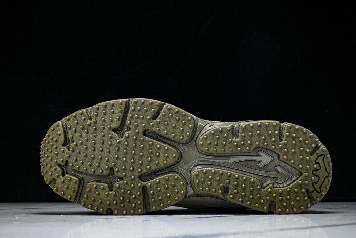 C/O​ SNEAKERS CO-049