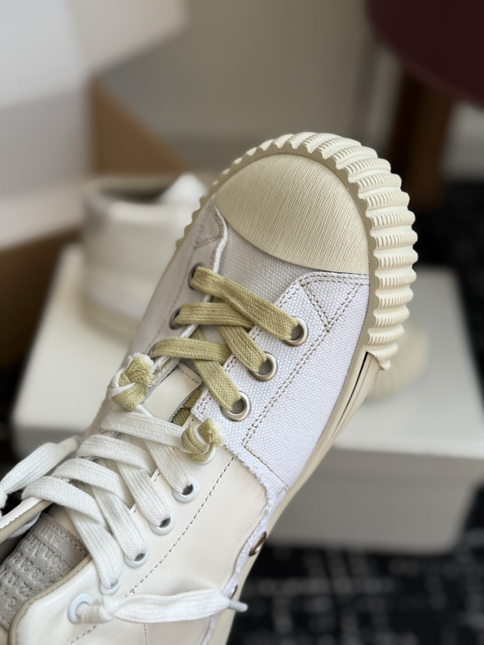 Ma*iso*n Mar*giela MNMA-0217