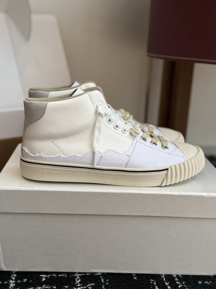 Ma*iso*n Mar*giela MNMA-0217