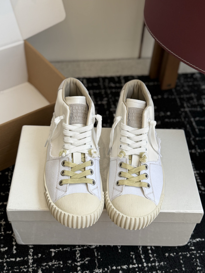 Ma*iso*n Mar*giela MNMA-0217