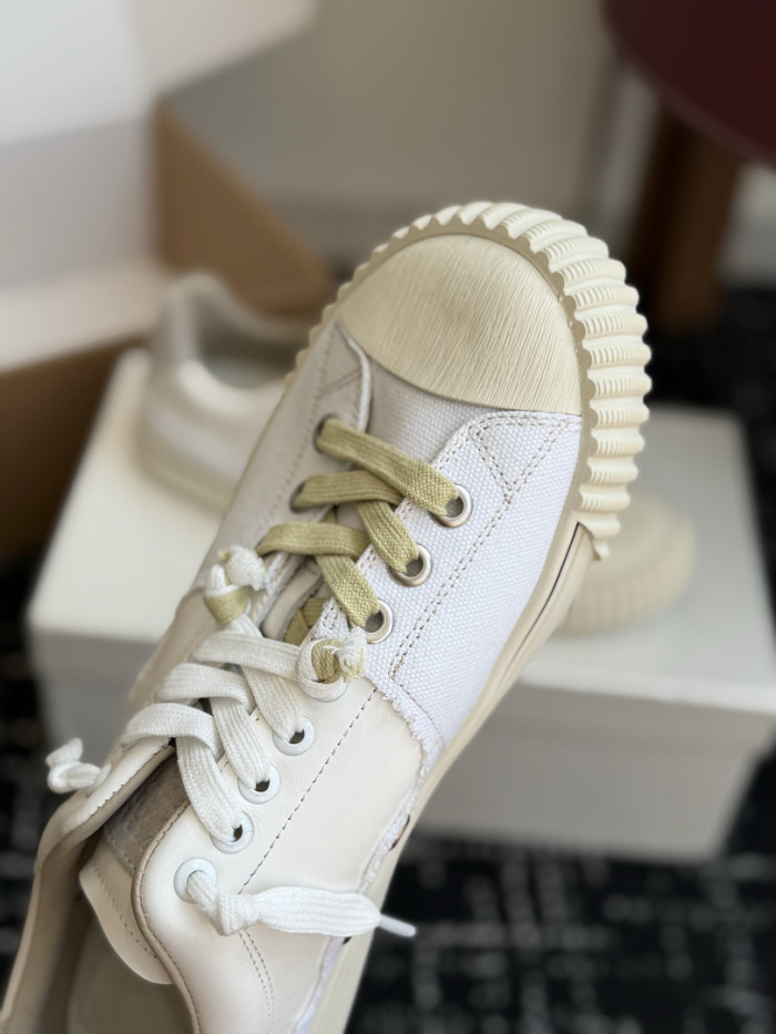 Ma*iso*n Mar*giela MNMA-0212