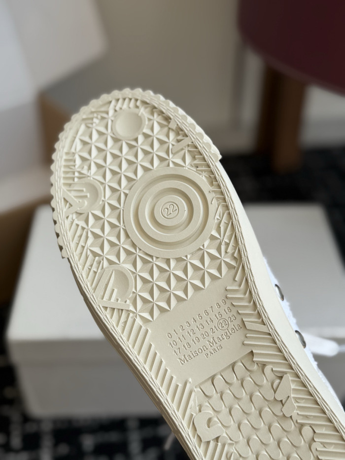 Ma*iso*n Mar*giela MNMA-0212