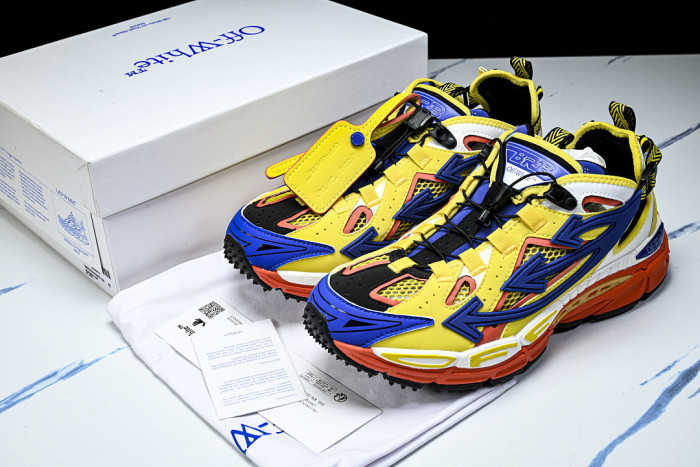 C/O​ SNEAKERS CO-067